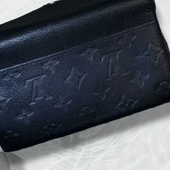 Authentic Louis Vuitton Sarah wallet - Picture 3 of 12